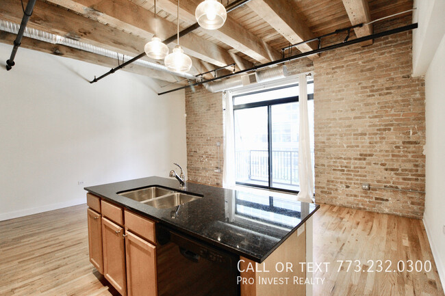 Foto del edificio - Exposed Brick & Timber -- West Loop 1 Bed ...