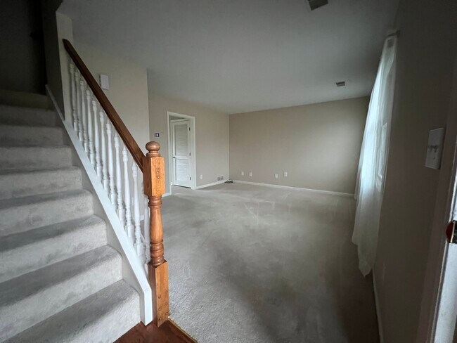 Building Photo - 2229 Buckingham Square