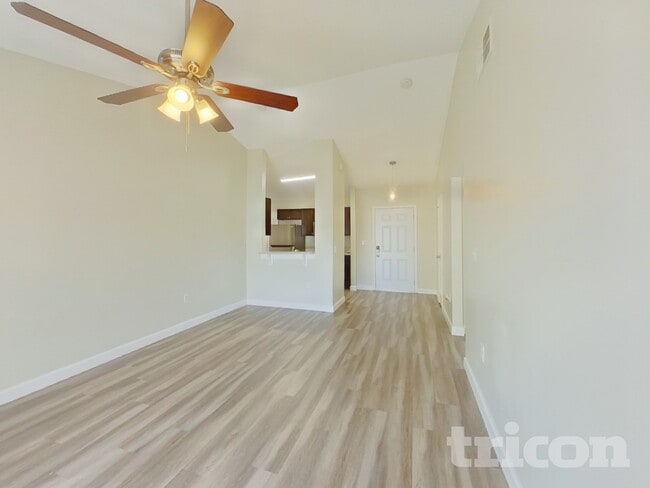 Foto del edificio - 2107 Flintlock Blvd