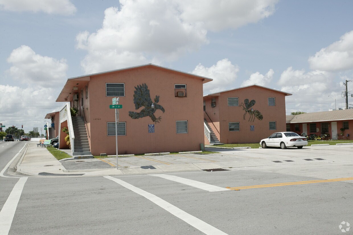 Foto principal - 10702-10704 SW 7th St