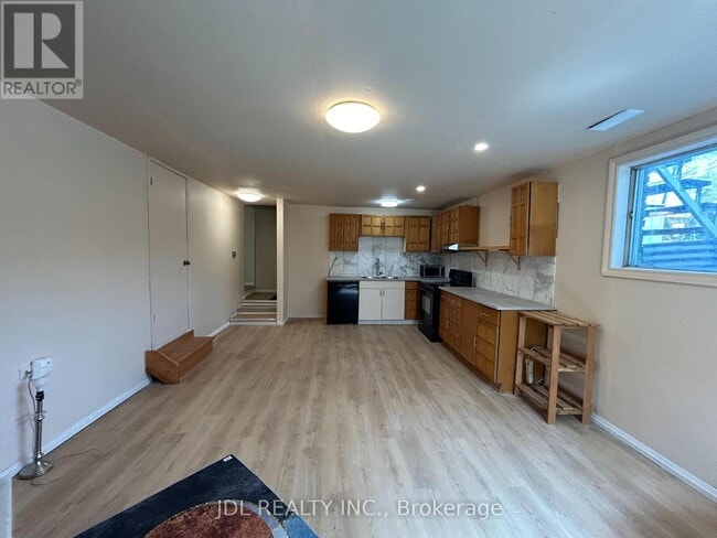 Building Photo - 21 Squires Ave