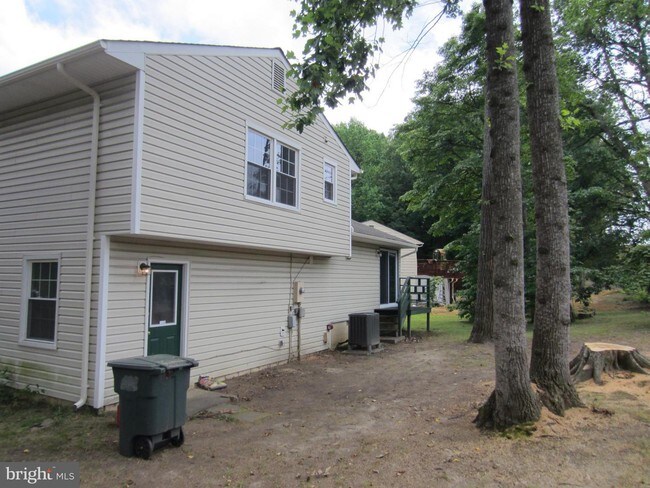 Building Photo - 14 Willow Ln