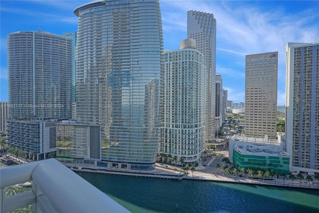 Foto del edificio - 901 Brickell Key Blvd