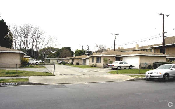 Foto del edificio - 8121-8133 Conrad St