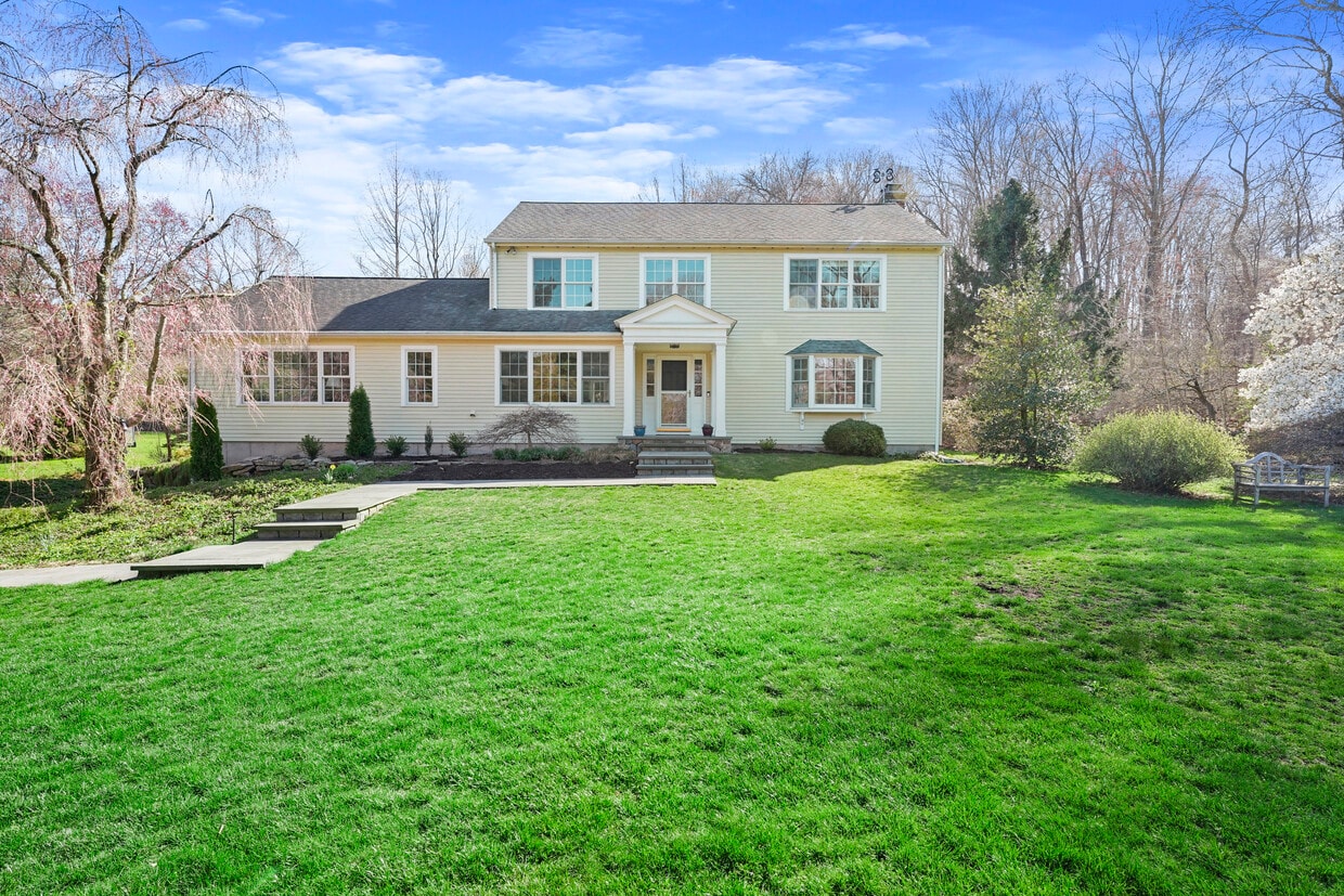 Photo - 5 Holly Pl (Wilton, CT)