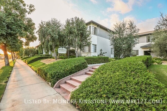 Building Photo - Home-Sweet-Home Vibe in Olive Tree!