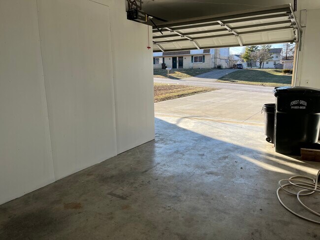 Foto del edificio - 177 Wyndcrest Ct
