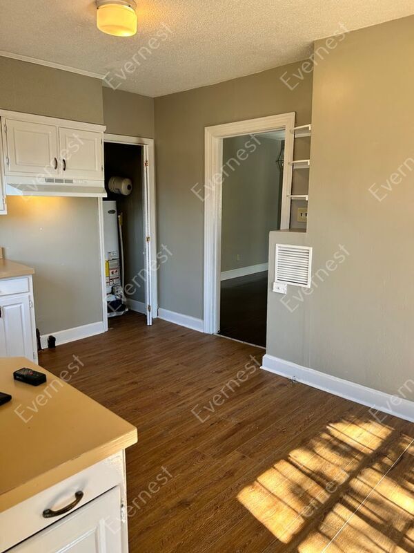 Building Photo - 106 Avenue V