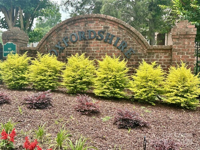 Foto del edificio - 8639 Willhill Rd