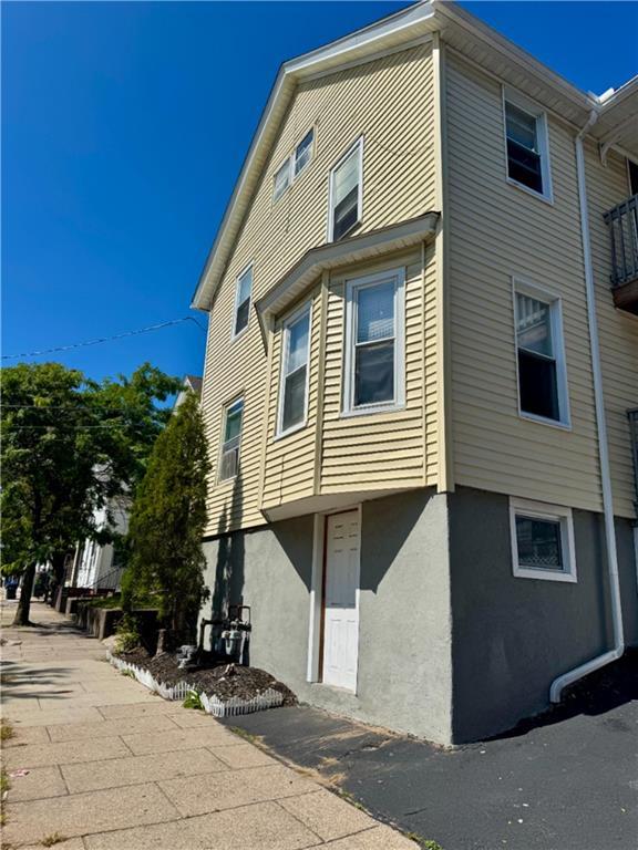Foto del edificio - 329 Plainfield St