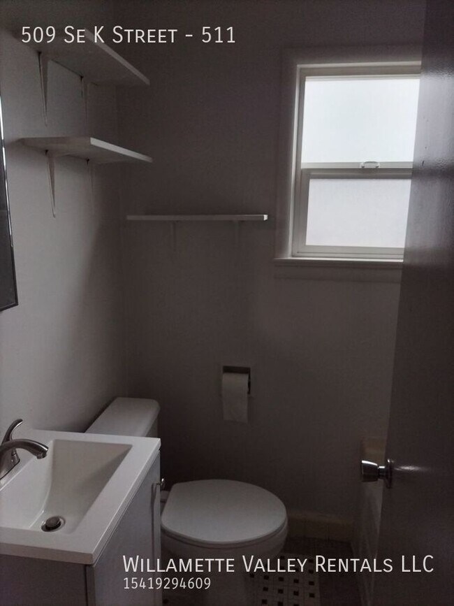 Building Photo - Newly renovated 2bdrm/1bath duplex in Gran...