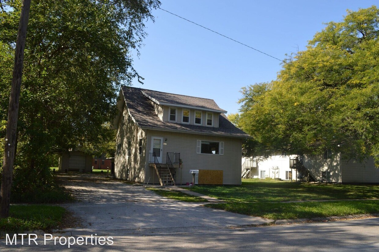 Primary Photo - 6 br, 2 bath House - 137/139 S Franklin Ave