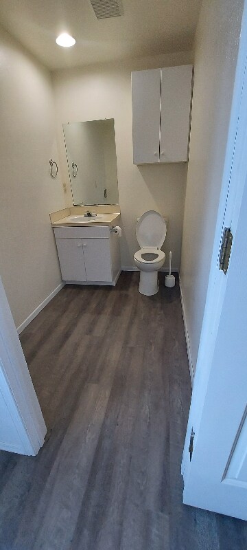 Building Photo - 2214 Maplewood Dr S