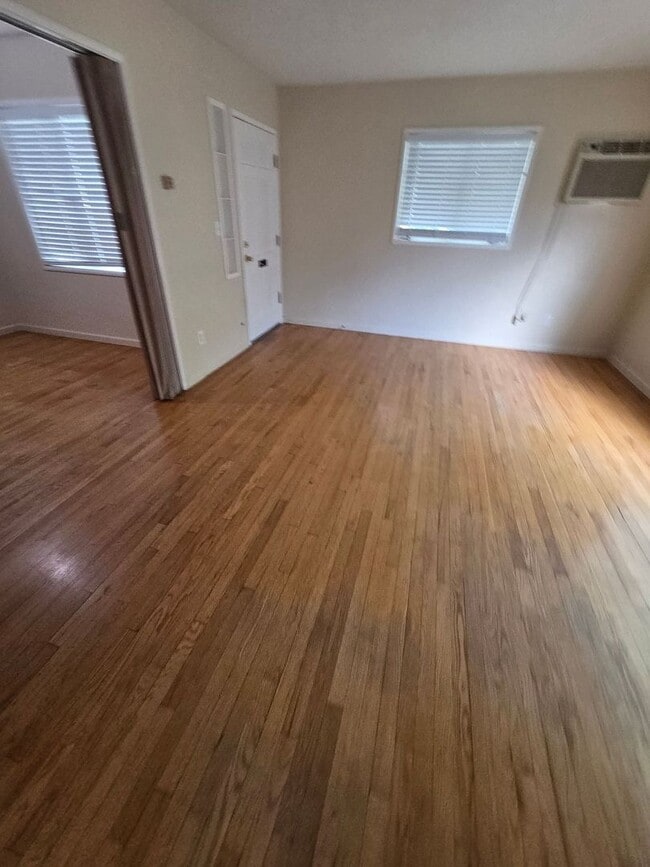 Foto del edificio - Quaint 2 Bedroom Duplex