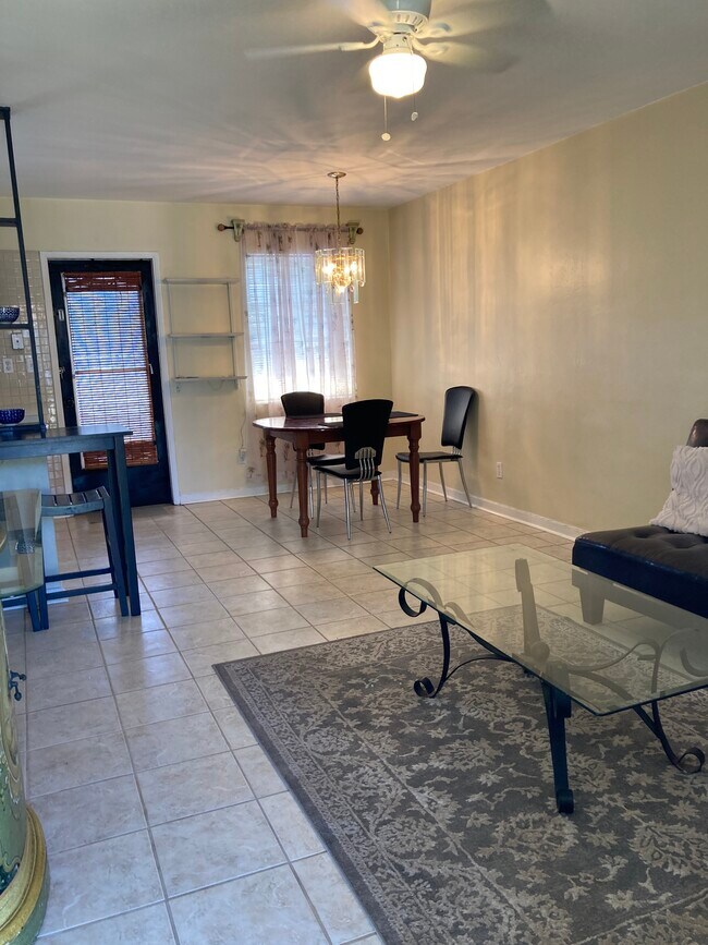 Sala/comedor - 2640 Pierce St