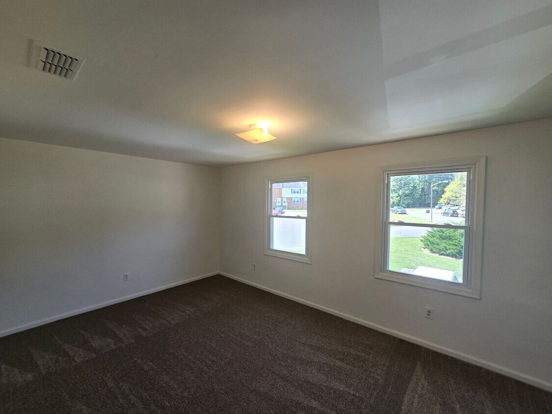 Foto del edificio - 6312 Commons Ct