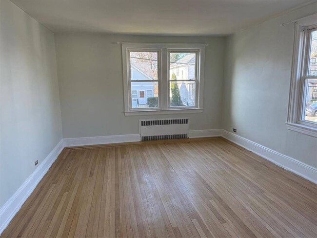 Building Photo - 59 Bainton St