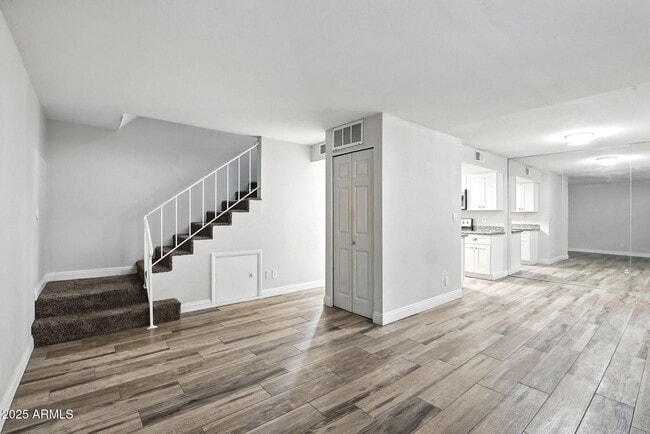 Building Photo - 1115 N 84th Pl