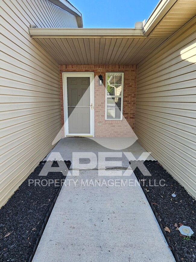 Building Photo - MOVE-IN SPECIAL, $1 RENT!! - Stunning 2 Bd-2 Ba Condo with 1-Car garage in North Knox! END UNIT!