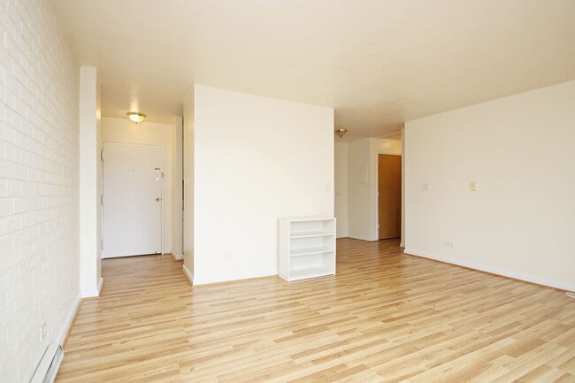 Building Photo - Student-Friendly Apartment Near Scott Stad...
