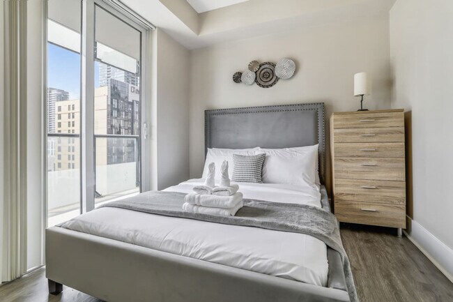 Building Photo - 300 Front St W