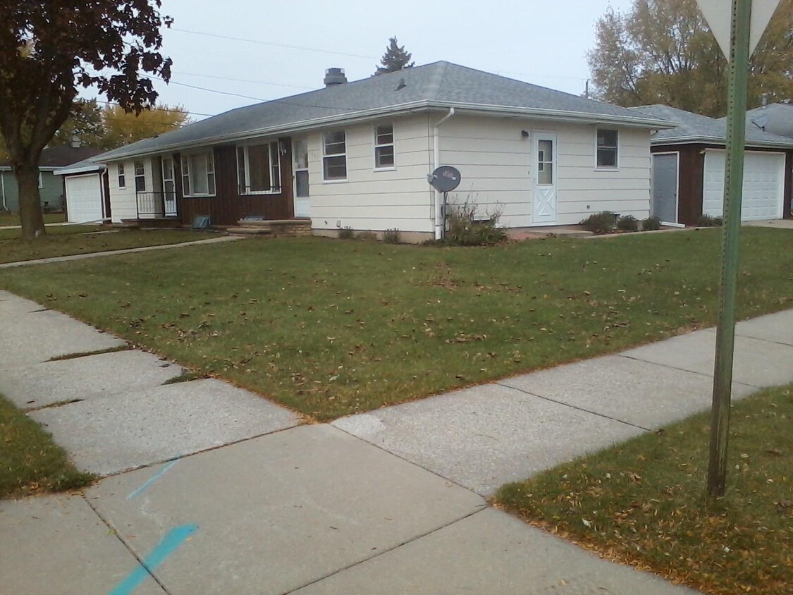 Primary Photo - 963 Apple Blossom Dr