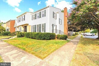 Building Photo - 9932 Longford Ct