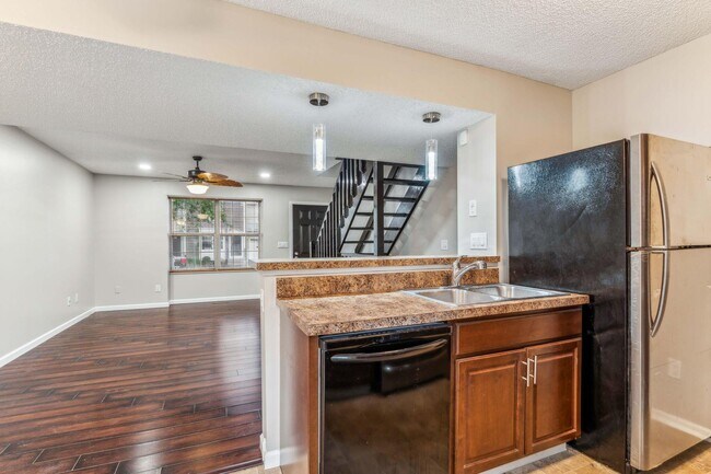 Foto del edificio - 5161 Singleton Dr