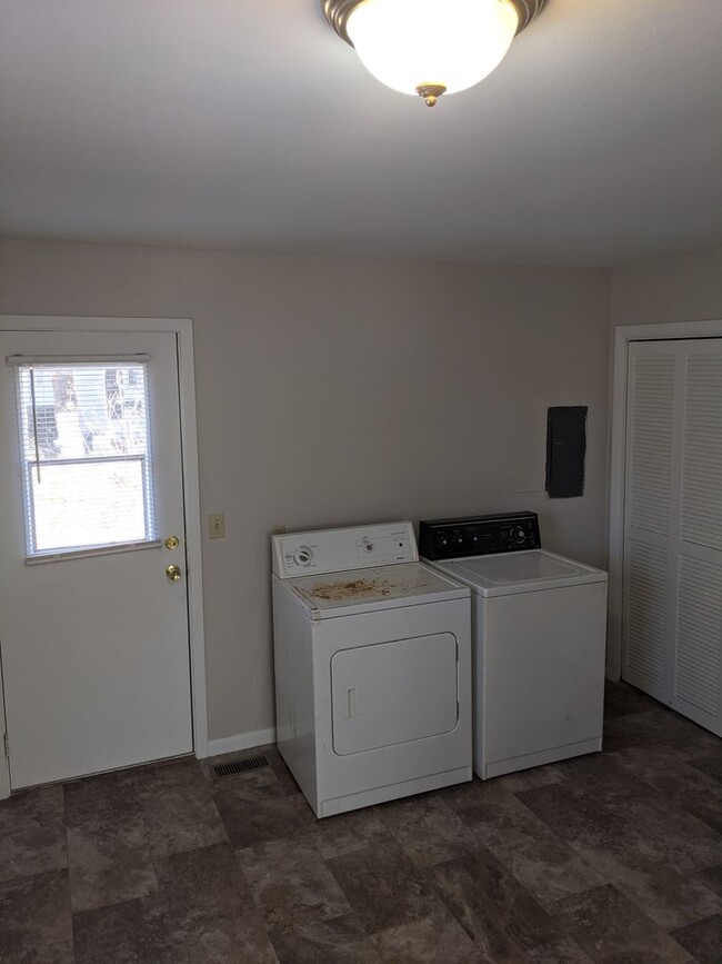 Building Photo - 304 Proctor Ln