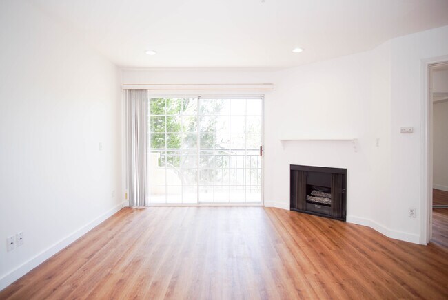 Building Photo - 4760 Templeton St