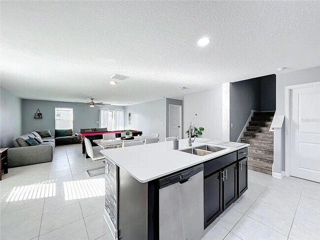 Foto del edificio - 744 Simone Ct