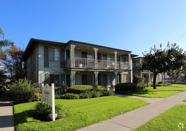 Building Photo - Tustin Orleans
