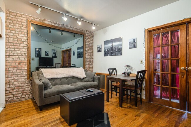 Foto del edificio - 106 6th St