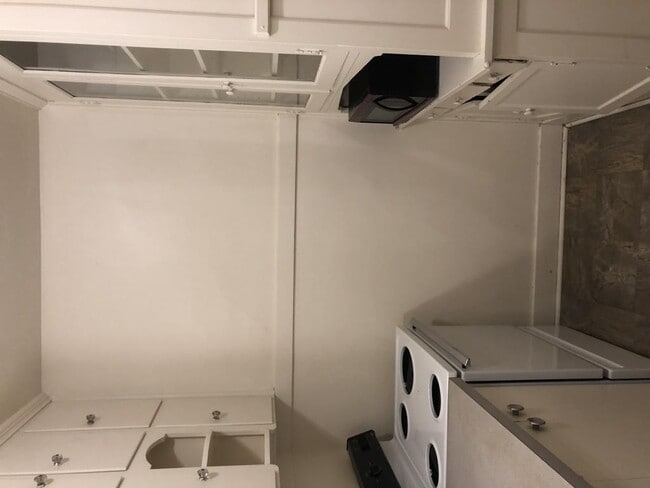 Building Photo - Porter Apartments - Studio