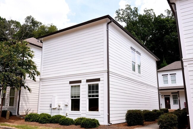 Photo - 4 Bed, 4.5 Bath in Rowandale House