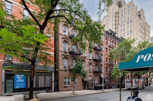 Foto del edificio - 406 W 51st St