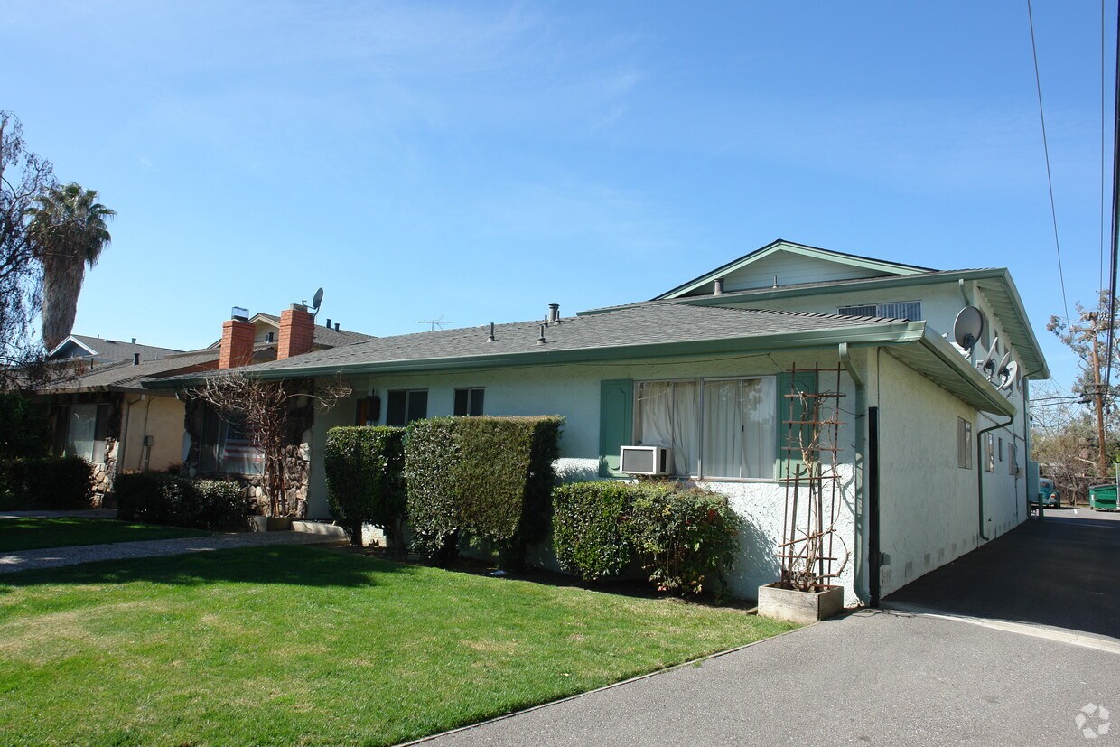 Primary Photo - 1445 Eden Ave