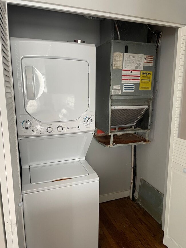 Building Photo - 4535 Flad Ave