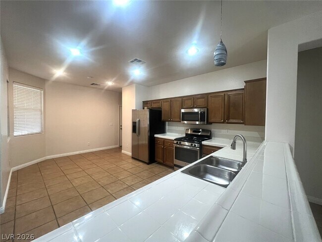 Building Photo - 11027 Village Crest Ln