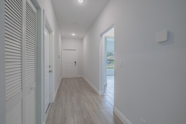 Foto del edificio - 2240 84th Ct