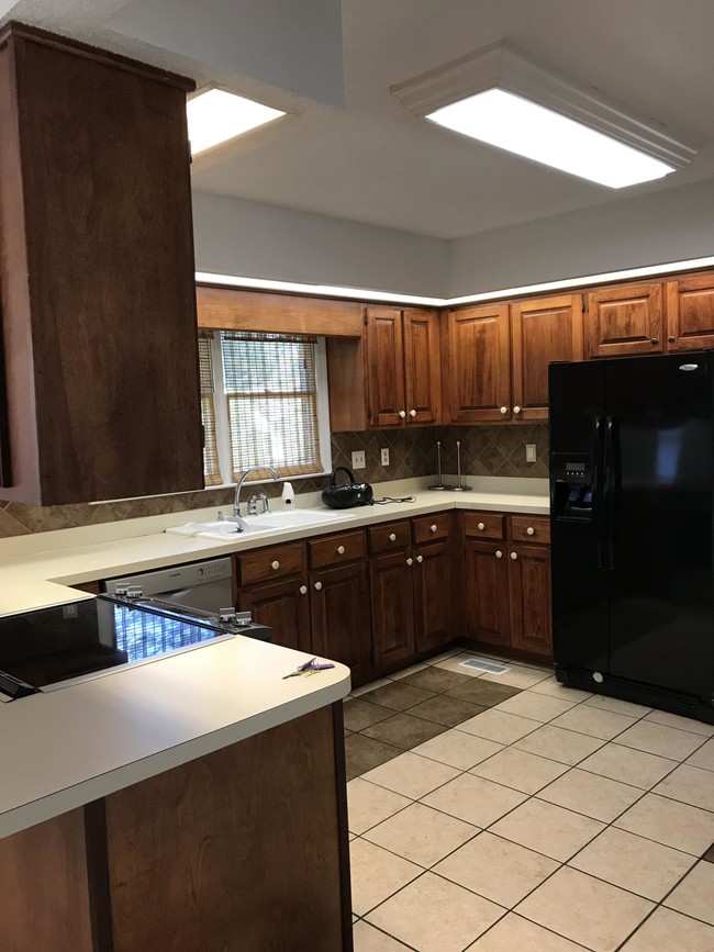 Building Photo - 265 Pinyon Cir