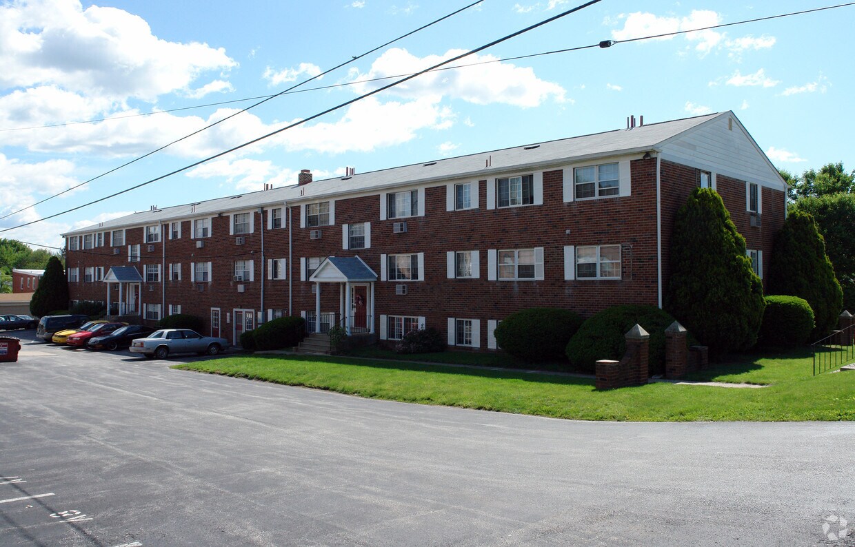 Primary Photo - Riverstone Apartments