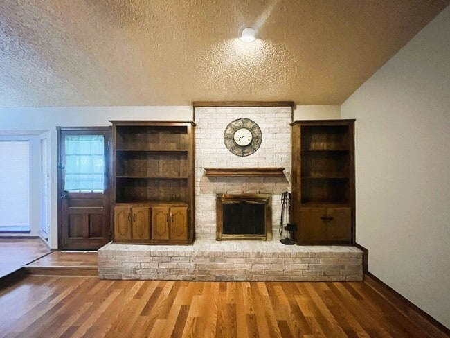 Building Photo - Norman. 3 bed, 2bath, 2 car garage with storm shelter