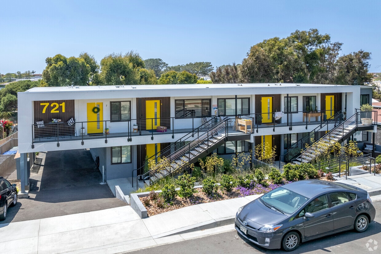 Building Photo - 721 S Cedros Ave