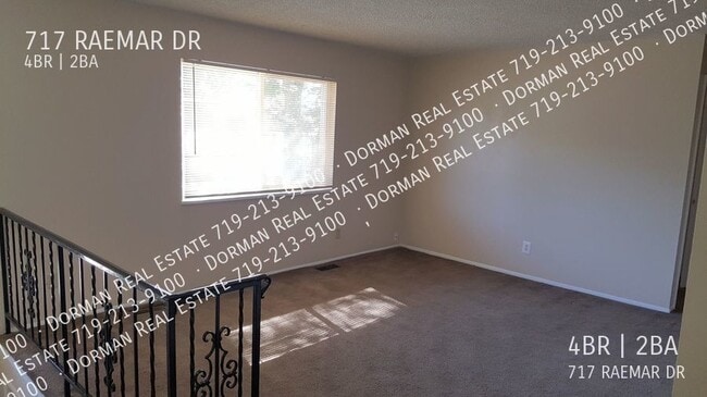 Building Photo - 717 Raemar Dr