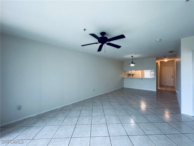 Building Photo - 14831 Park Lake Dr