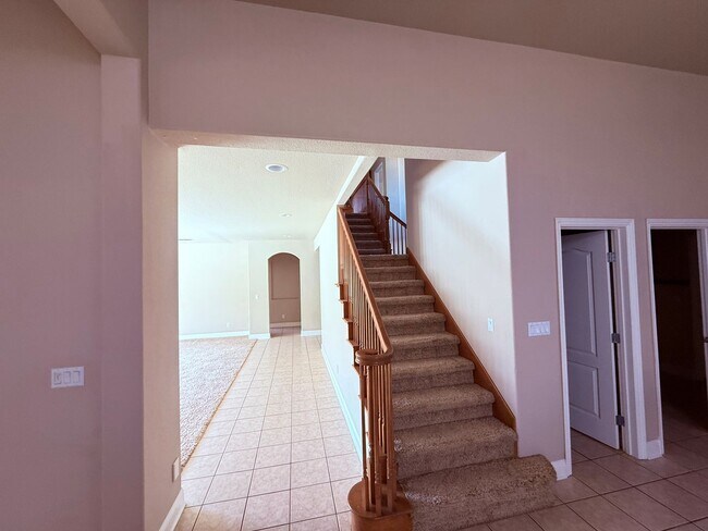 Building Photo - 2212 Maloney Dr