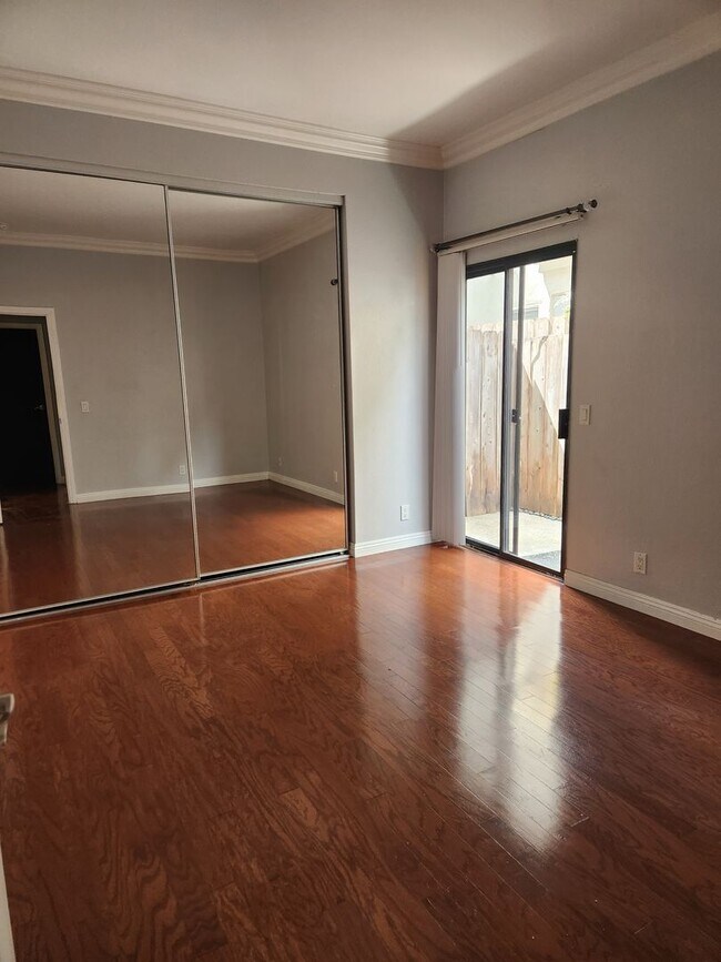 Building Photo - 4568 Kansas St