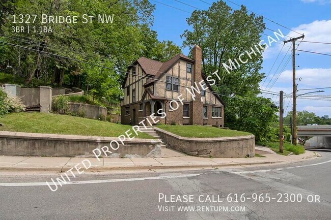 Building Photo - 1327 Bridge St NW