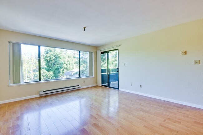 Building Photo - 725 Mariposa Ave.